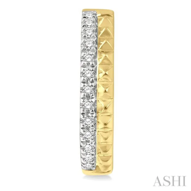 1/10 ctw Pyramid Round Cut Diamond Huggie Earrings in 10K Yellow Gold