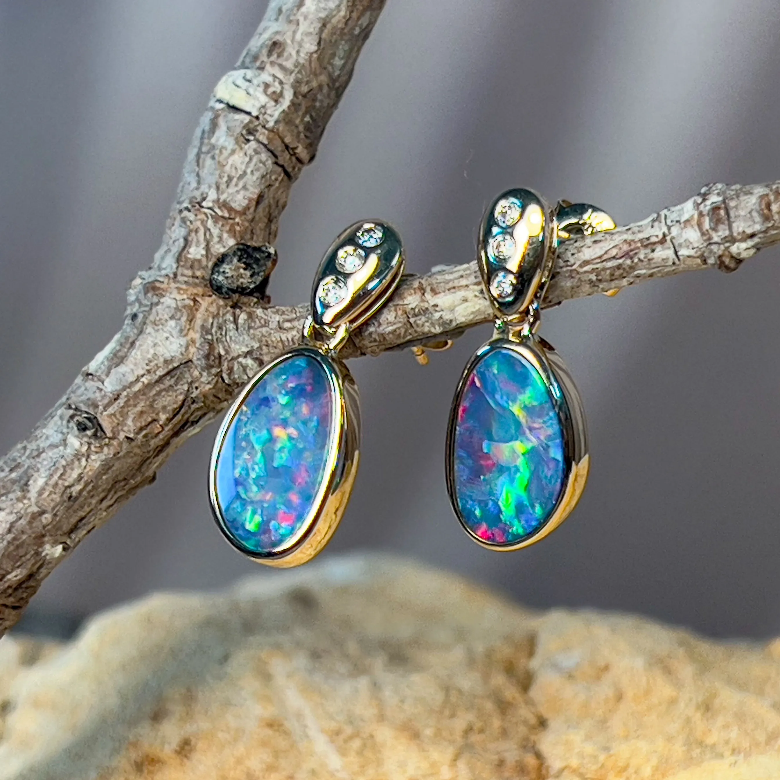 14kt Yellow Gold dangling earrings Opal doublet 3.2ct