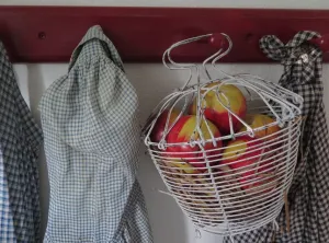 Antique Farmhouse Wire Egg Basket in White Paint