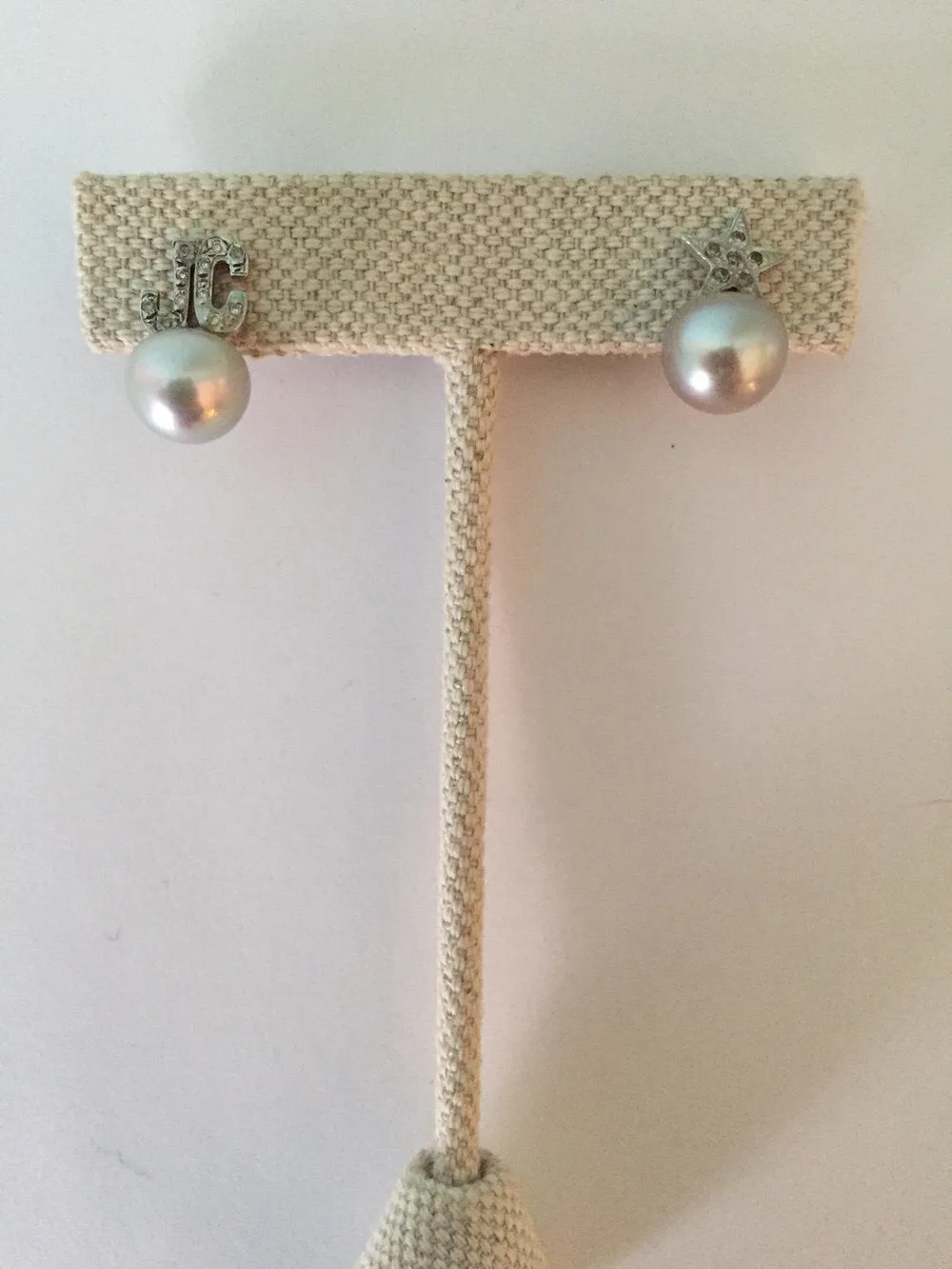 Gray pearl earrings