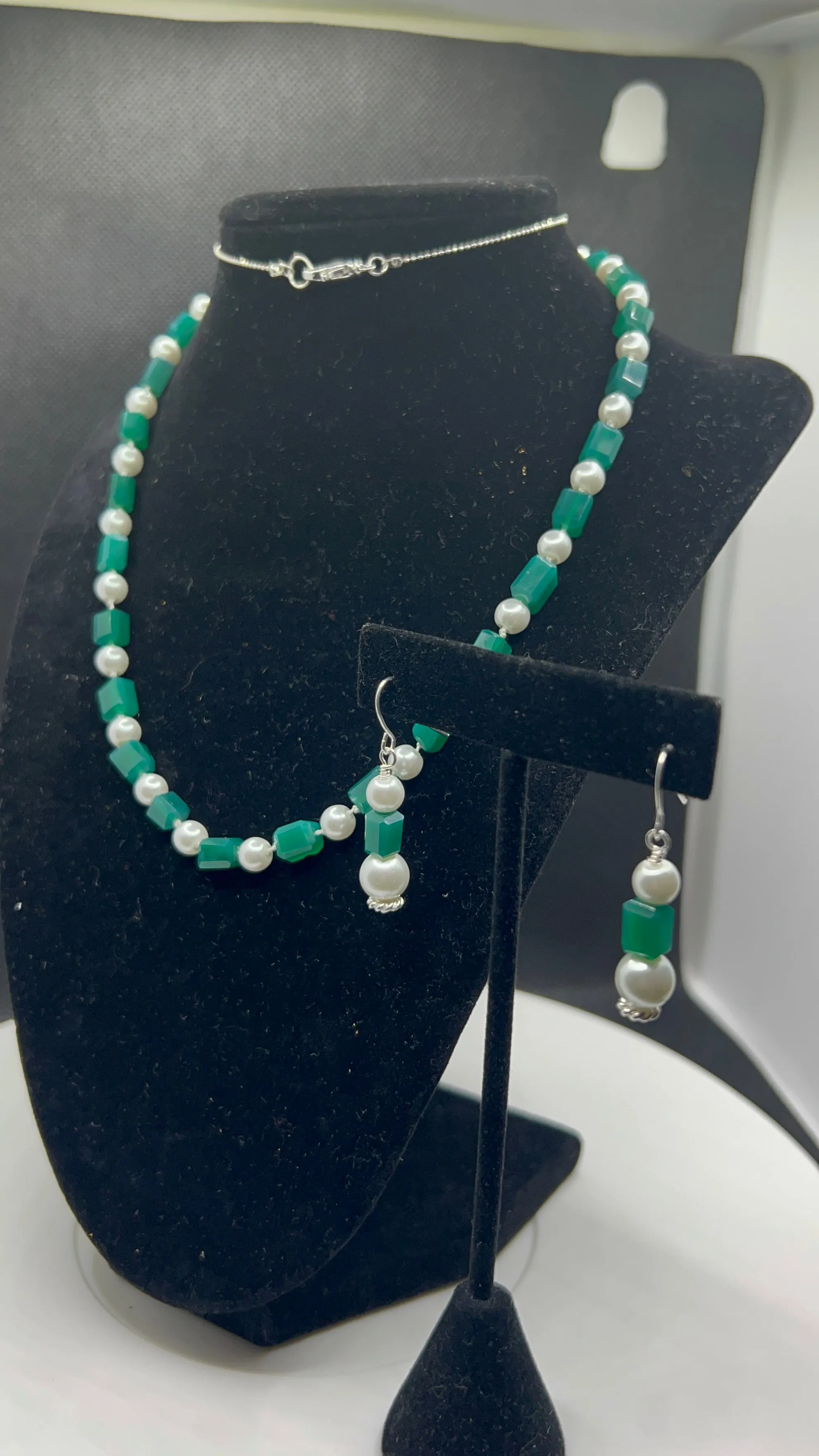 Green Onyx and White Glass Pearl Knotted Necklace and Earrings