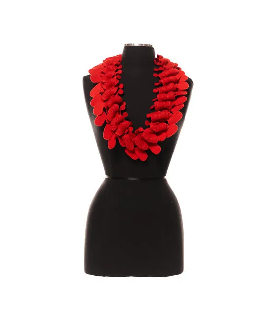 Long neckpiece of red felt by Kolye TJN