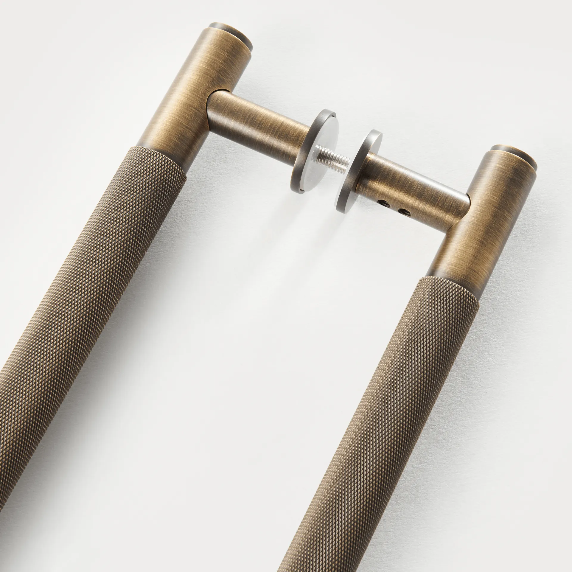 PORTA / Double-Sided Solid Brass Knurled Door Pull