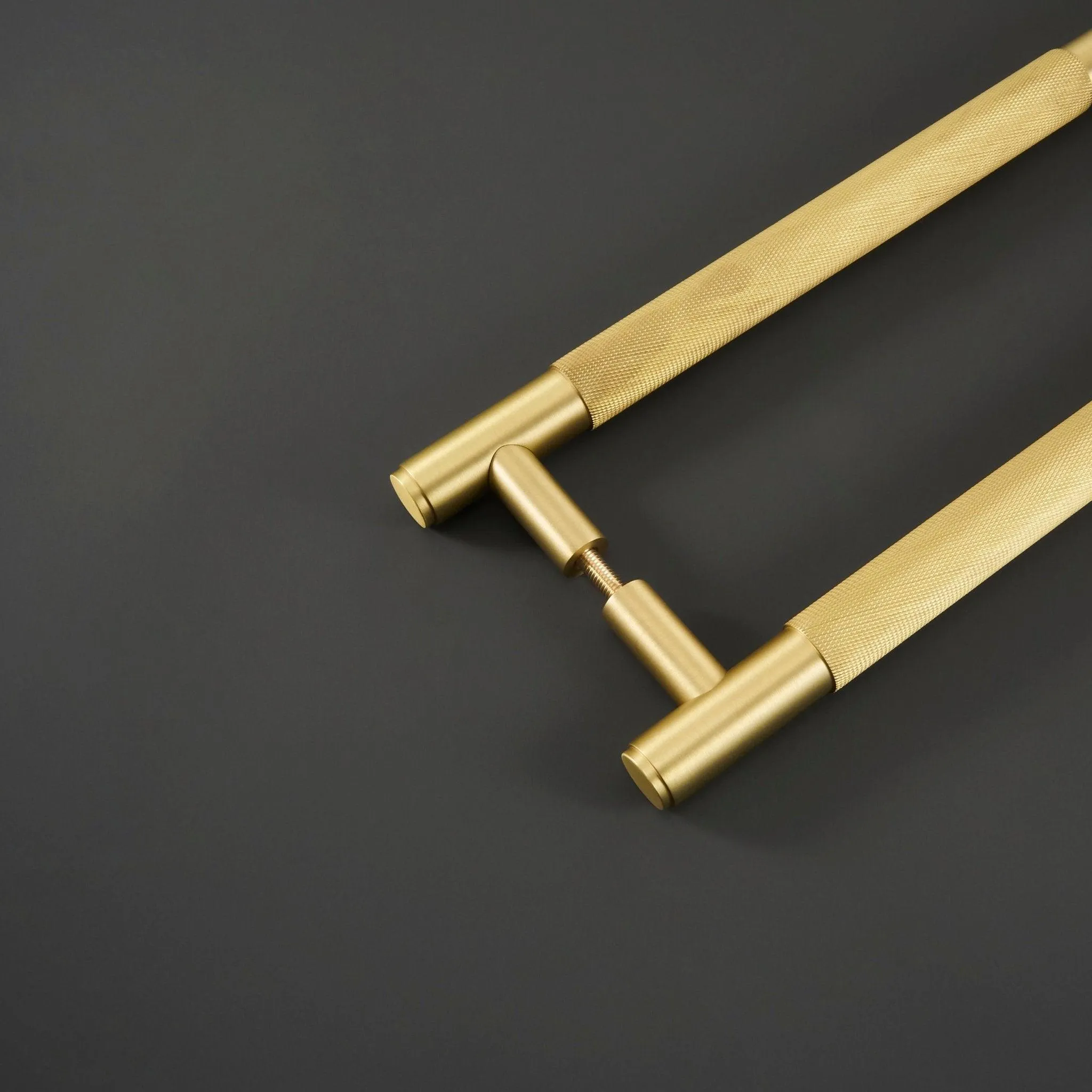 PORTA / Double-Sided Solid Brass Knurled Door Pull