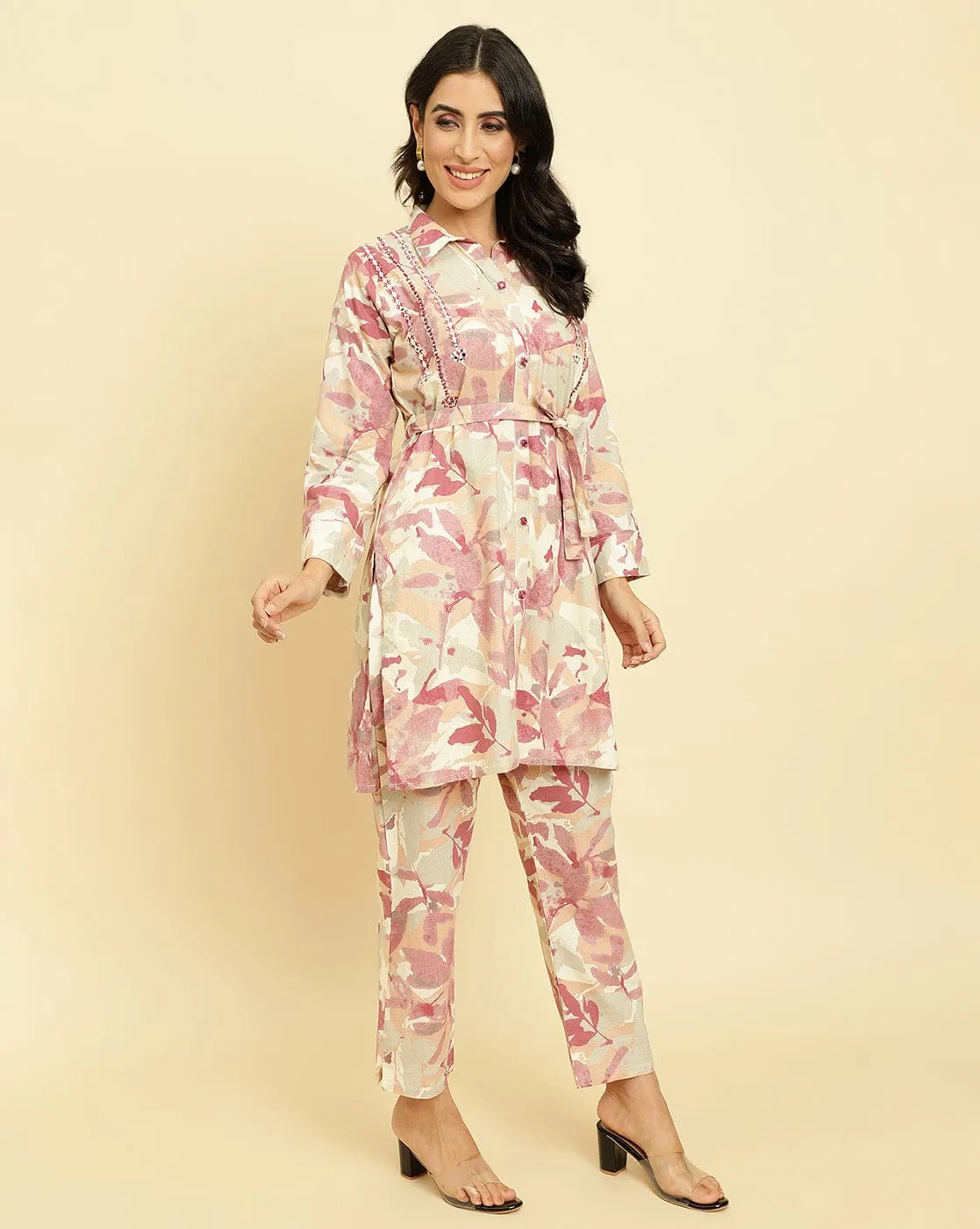 Varanga Women Off White & Mauve Floral Printed Straight Kurta Paired With Tonal Printed Bottom